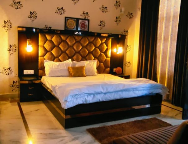 King Room in Vacaow Experience Rishikesh Luxury Villa